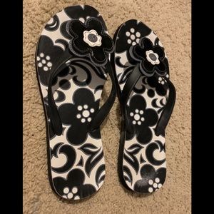 Black and white Floral Vera Bradley Flip Flops